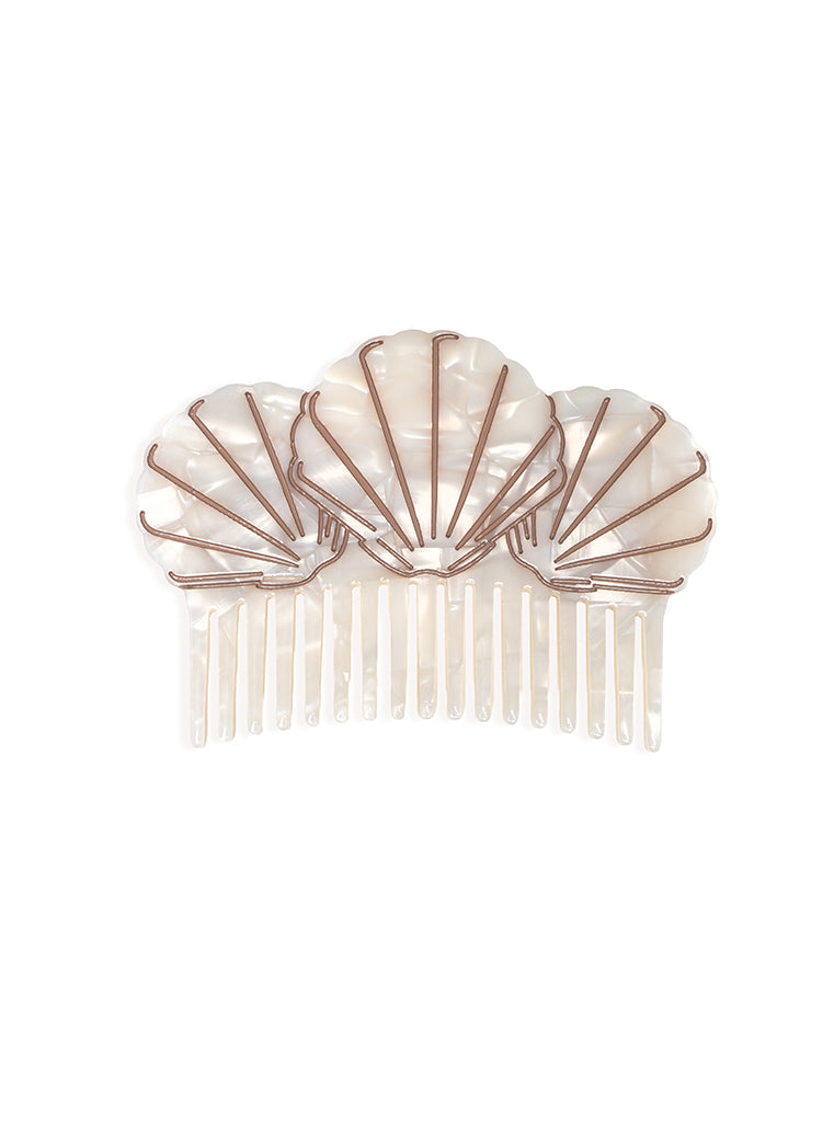 Hair comb featuring a seashell design, displayed on a white background.